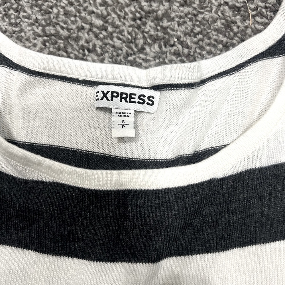 Express Sweater - Picture 4 of 4
